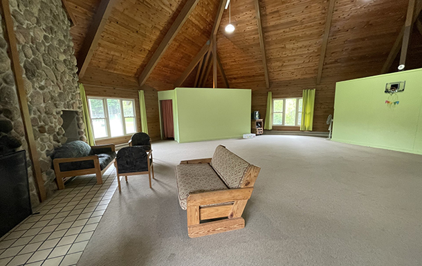 the living space and furniture available in the gemini building at camp